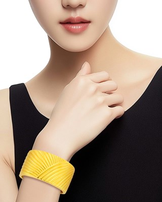 Lot 17 - Fluted Gold Cuff Bangle Bracelet