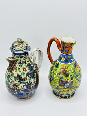 Lot 1083 - Six Chinese Porcelain Table Items