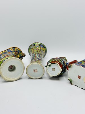 Lot 1083 - Six Chinese Porcelain Table Items