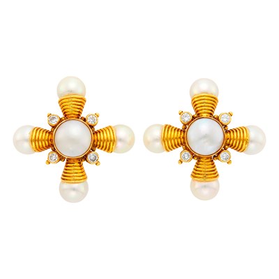 Lot 124 - Elizabeth Gage Pair of Gold, Mabé and Cultured Pearl and Diamond 'Kiss' Earclips