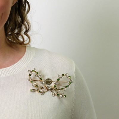 Lot 179 - Paulding Farnham for Tiffany & Co. Antique Gold, Platinum, Diamond and Demantoid Garnet Bow Brooch