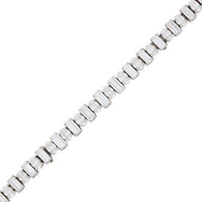 Lot 231 - Oscar Heyman & Brothers Platinum and Diamond Bracelet