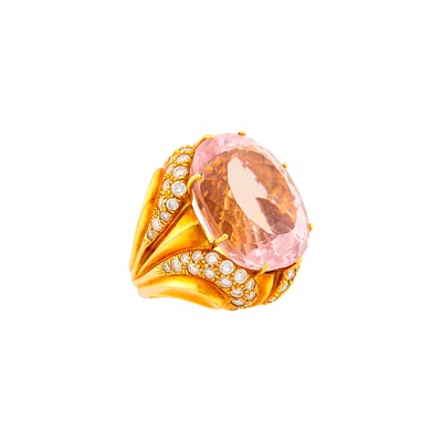 Lot 193 - Gold, Morganite and Diamond Ring