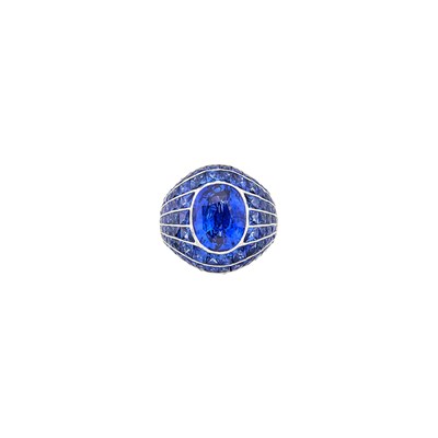 Lot 210 - Platinum and Sapphire Ring