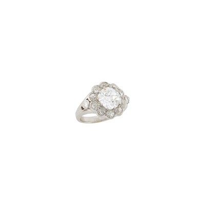 Lot 167 - Platinum and Diamond Ring