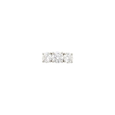 Lot 114 - Platinum and Diamond Ring