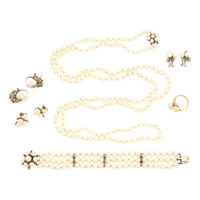 Lot 1276 - Group of Cultured Pearl Jewelry