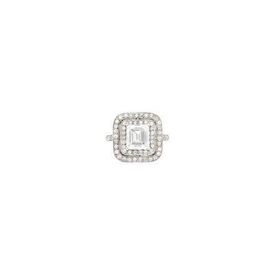 Lot 1043 - Platinum and Diamond Ring