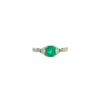 Lot 1140 - Platinum, Emerald and Diamond Ring