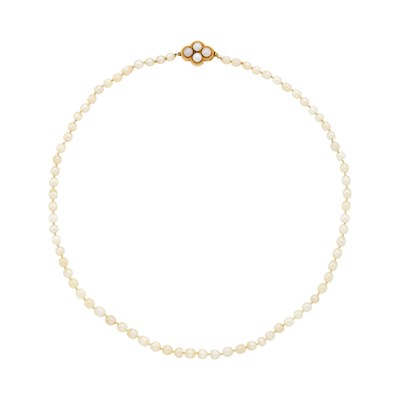 Lot 1095 - Pearl Necklace with Gold and Pearl Clasp