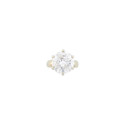 Lot 1187 - White Gold and Diamond Ring