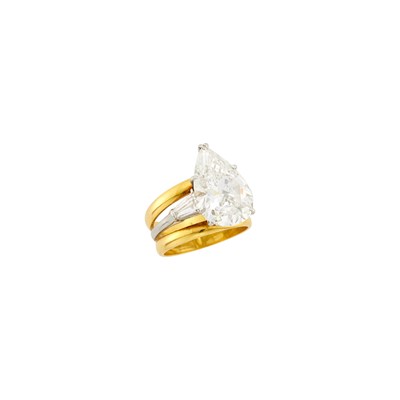 Lot 27 - Harry Winston Platinum, Gold and Diamond Ring