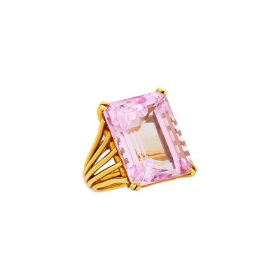Lot 24 - Harry Winston Gold and Kunzite Ring