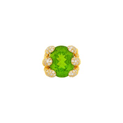 Lot 204 - Verdura Gold, Peridot and Diamond 'Prince of Wales' Ring