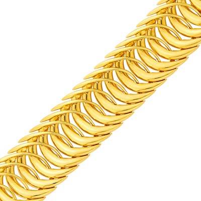 Lot 28 - Verdura Gold 'Double Crescent' Link Bracelet