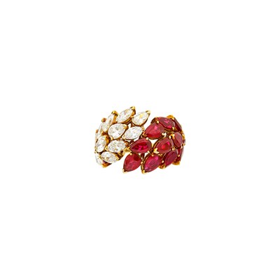 Lot 33 - Harry Winston Gold-Plated Platinum, Ruby and Diamond Foliate Bombé Ring
