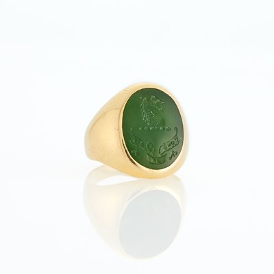 Lot 286 - Gold and Carved Nephrite Intaglio Signet Ring