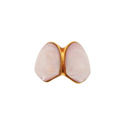 Lot 1025 - Marguerite Stix Gold and Shell Ring