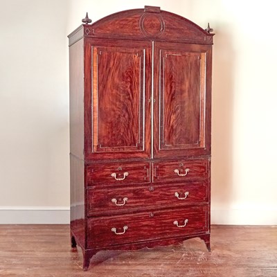 Lot 128 - George III Mahogany Linen Press