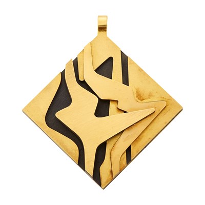 Lot 2049 - Gold and Wood Pendant
