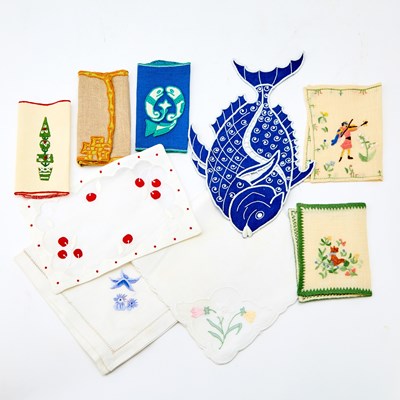 Lot 258 - Large Quantity of Appliqued and Embroidered Linen Placemats and Napkins