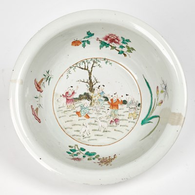 Lot 627 - A Chinese Famille Rose Porcelain 'Boys at Play' Basin