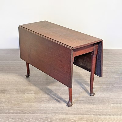 Lot 1028 - Queen Anne Walnut Drop-leaf Dining Table