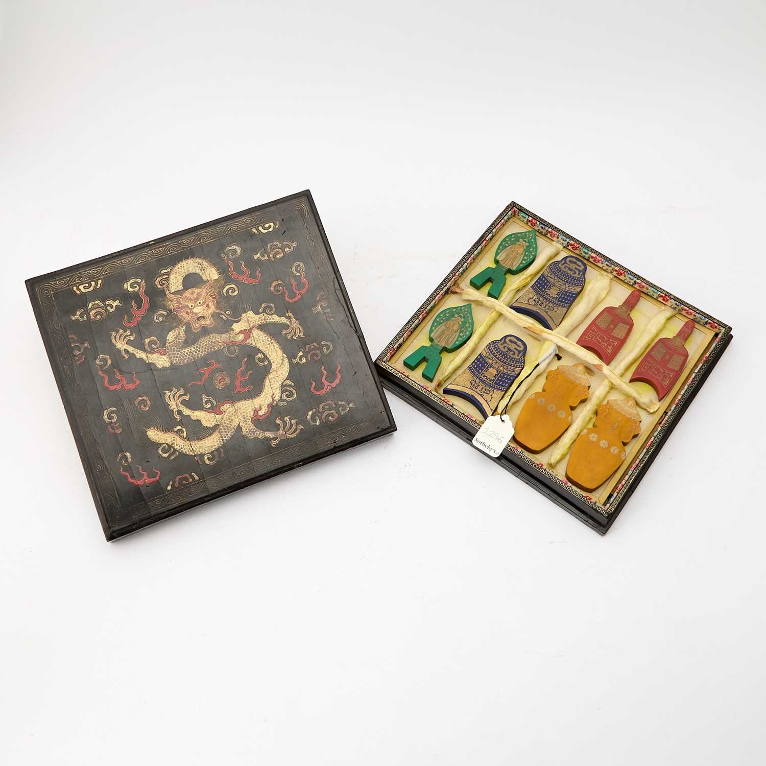 Lot 122 - A Set of Eight Colored Ink Sticks in Lacquered Dragon Case
