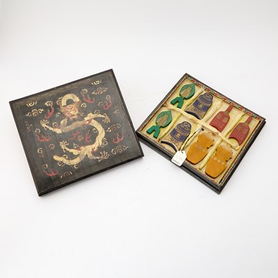 Lot 122 - A Set of Eight Colored Ink Sticks in Lacquered Dragon Case