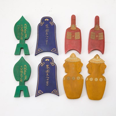Lot 122 - A Set of Eight Colored Ink Sticks in Lacquered Dragon Case