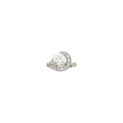 Lot 1141 - Platinum and Diamond Ring