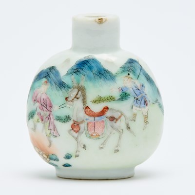Lot 5 - A Chinese Famille Rose Porcelain Snuff Bottle