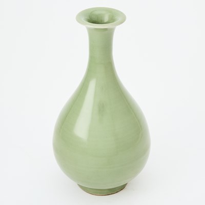 Lot 182 - A Chinese Longquan Celadon Vase 'Yuhuchun'
