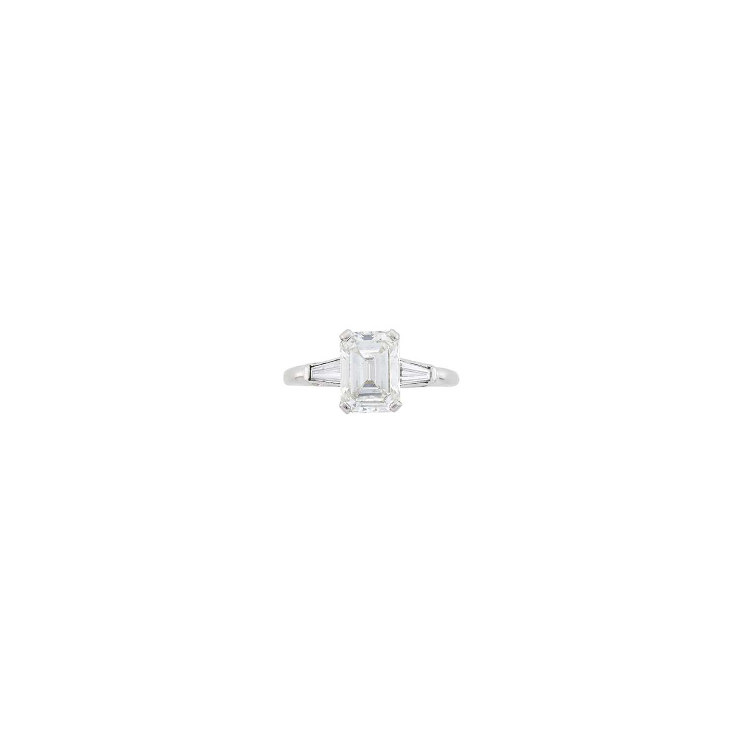 Lot 82 - Platinum and Diamond Ring