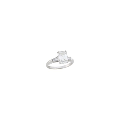 Lot 82 - Platinum and Diamond Ring