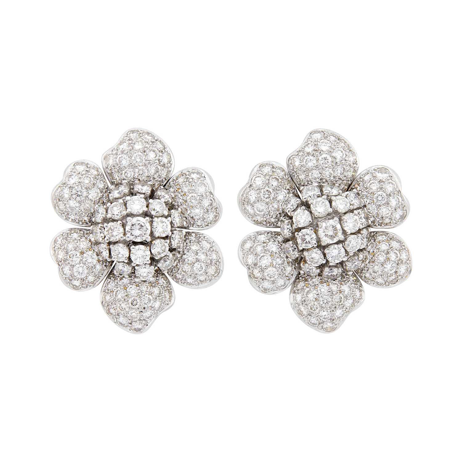Lot 60 - Giovane Pair of White Gold and Diamond Flower Earclips