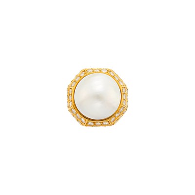 Lot 10 - Gold, Mabé Pearl and Diamond Ring