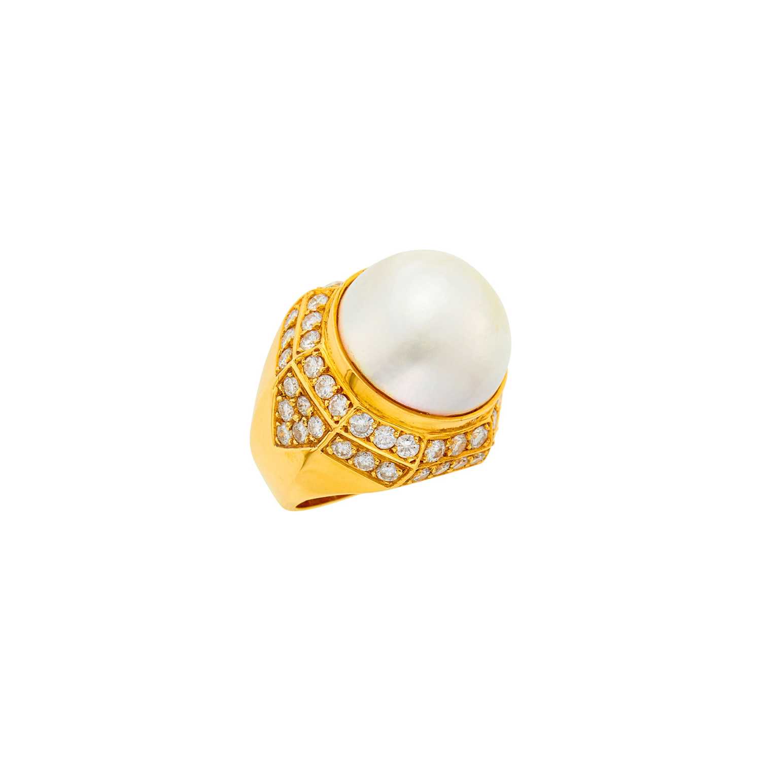 Lot 10 - Gold, Mabé Pearl and Diamond Ring