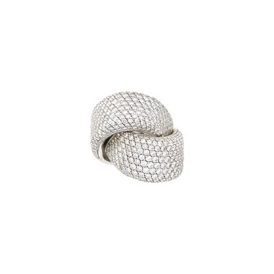 Lot 41 - Vhernier White Gold and Diamond 'Abbraccio' Ring