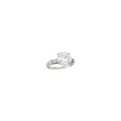 Lot 58 - Platinum and Diamond Ring