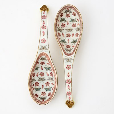 Lot 282 - A Pair of Chinese Famille Rose Porcelain Spoons