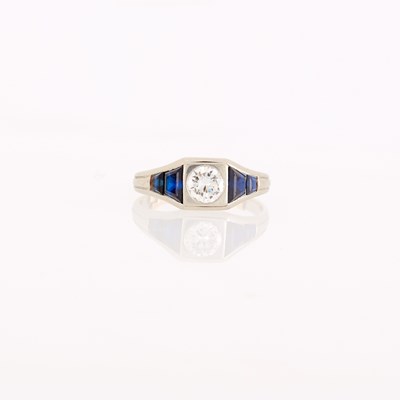 Lot 1124 - Gentleman's Platinum, Diamond and Sapphire Ring