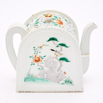 Lot 795 - A Japanese Kakiemon Style Porcelain Teapot and Cover