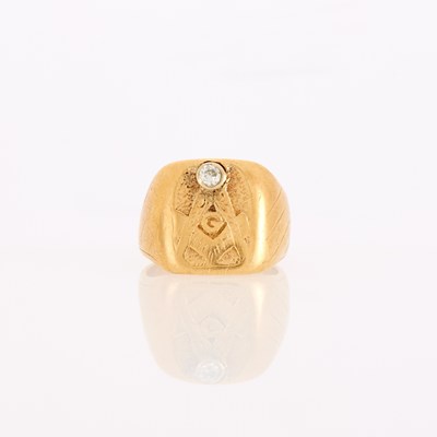Lot 1132 - Gentleman's Gold and Diamond Mason Ring