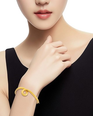 Lot 5 - Angela Cummings Gold Bangle Bracelet