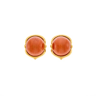 Lot 1009 - Andrew Clunn Pair of Hammered Gold and Jasper Earclips
