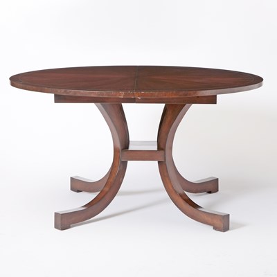 Lot 166 - New Classics Mahogany Dining Table
