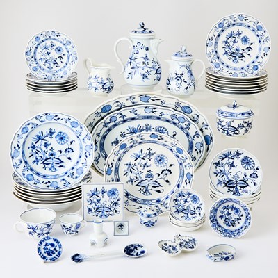 Lot 160 - Meissen Porcelain "Blue Onion" Pattern Dinner Service