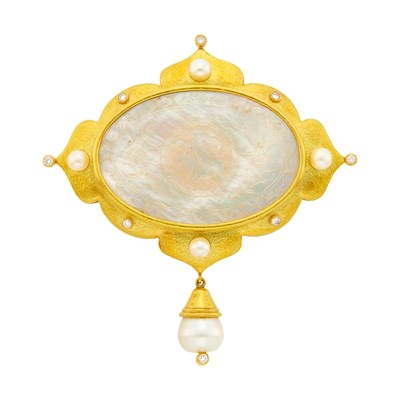 Lot 24 - Elizabeth Locke Hammered Gold, Carved Mother-of-Pearl, Cultured Pearl and Diamond Pendant Clip-Brooch