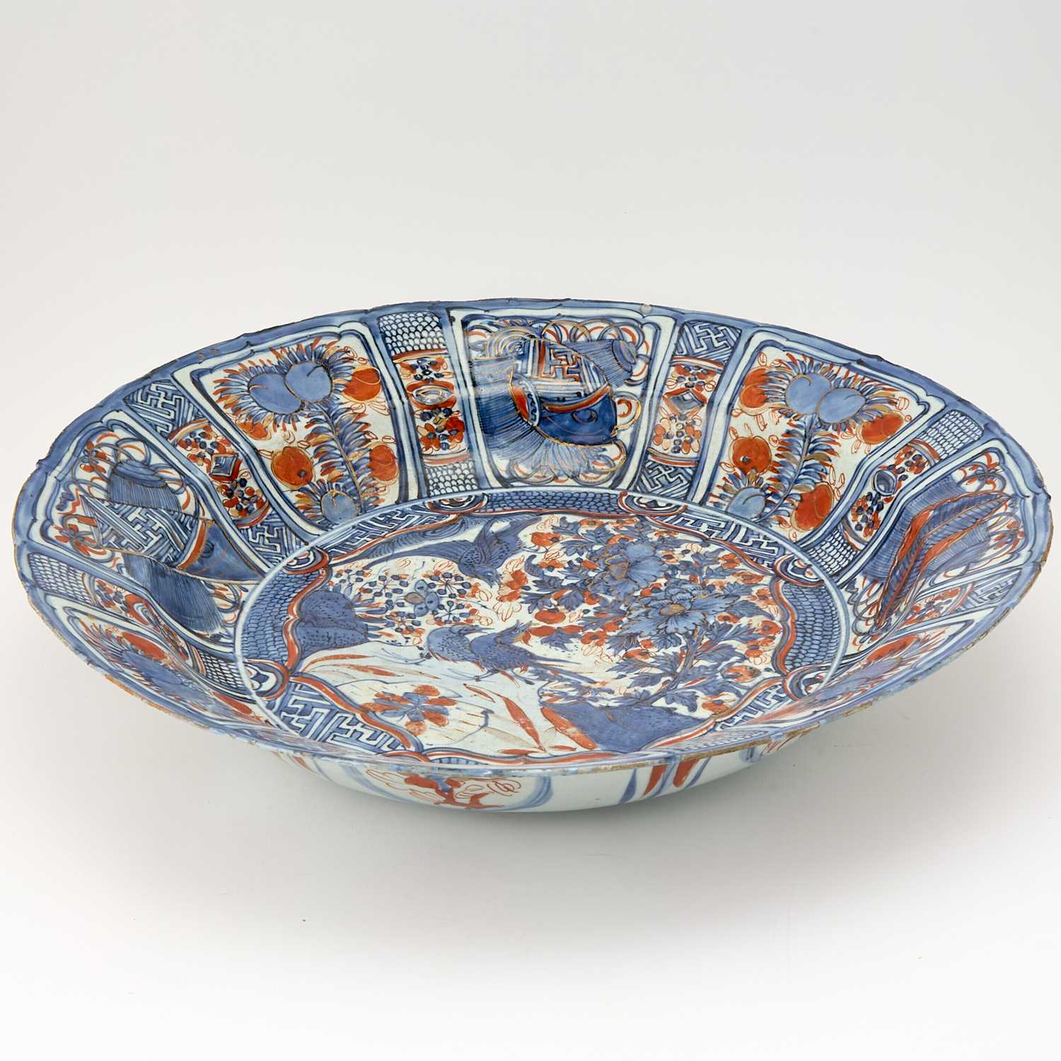 Lot 197 - A Large and Unusual Chinese Kraak Charger